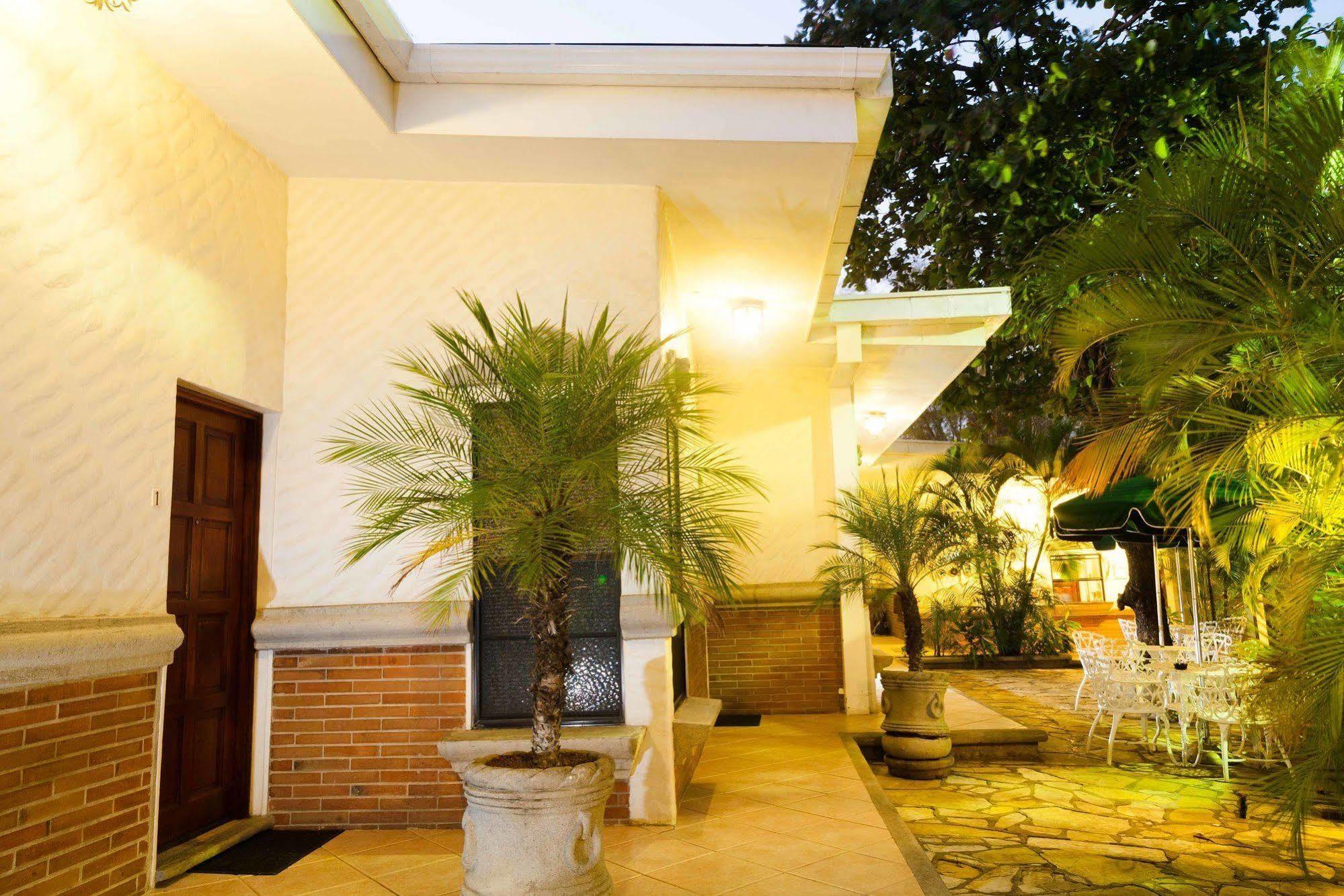 Hotel El Almendro Managua Eksteriør billede