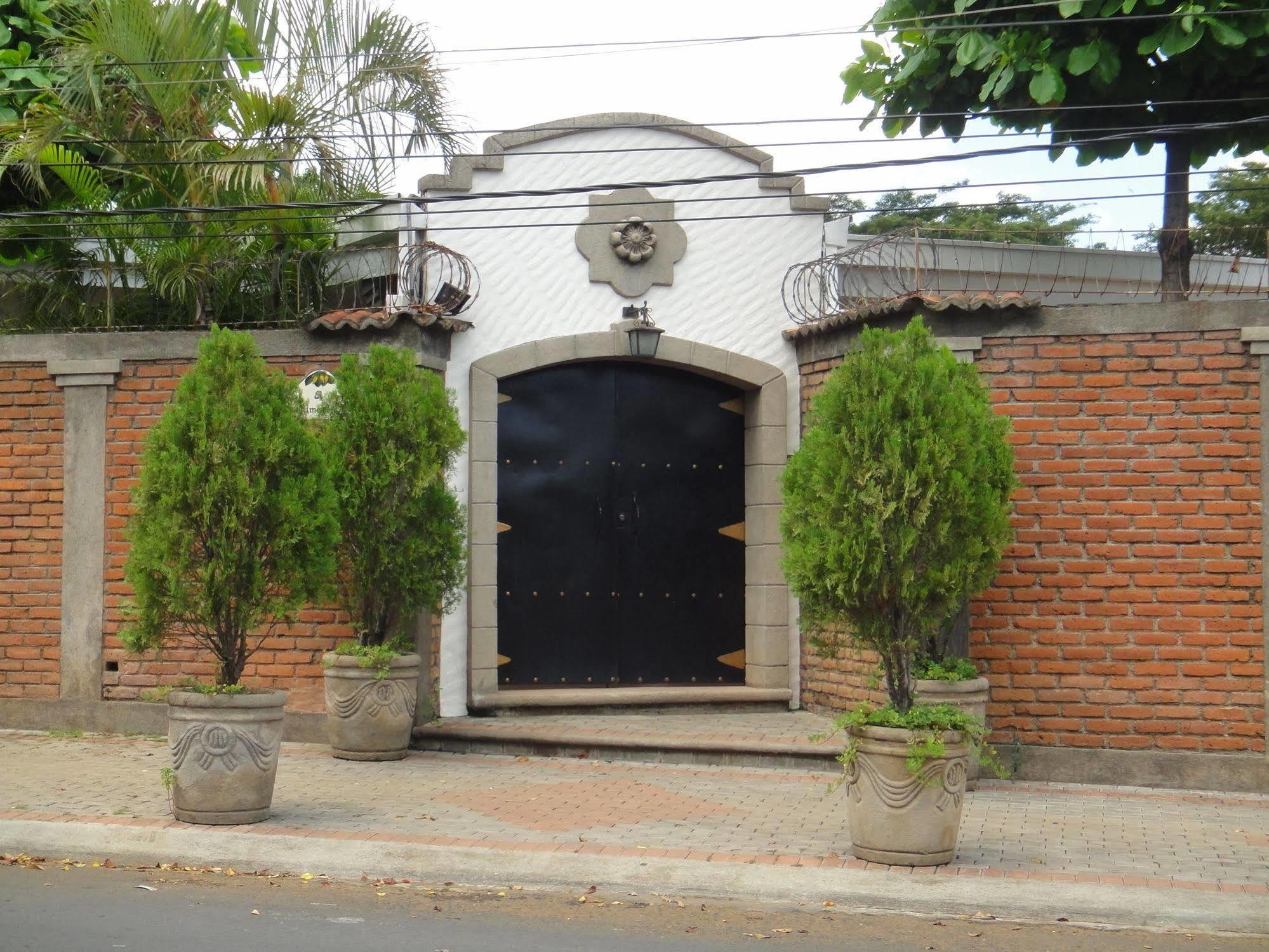 Hotel El Almendro Managua Eksteriør billede