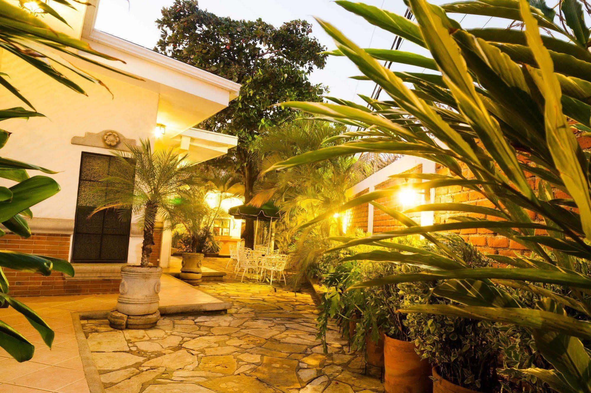 Hotel El Almendro Managua Eksteriør billede