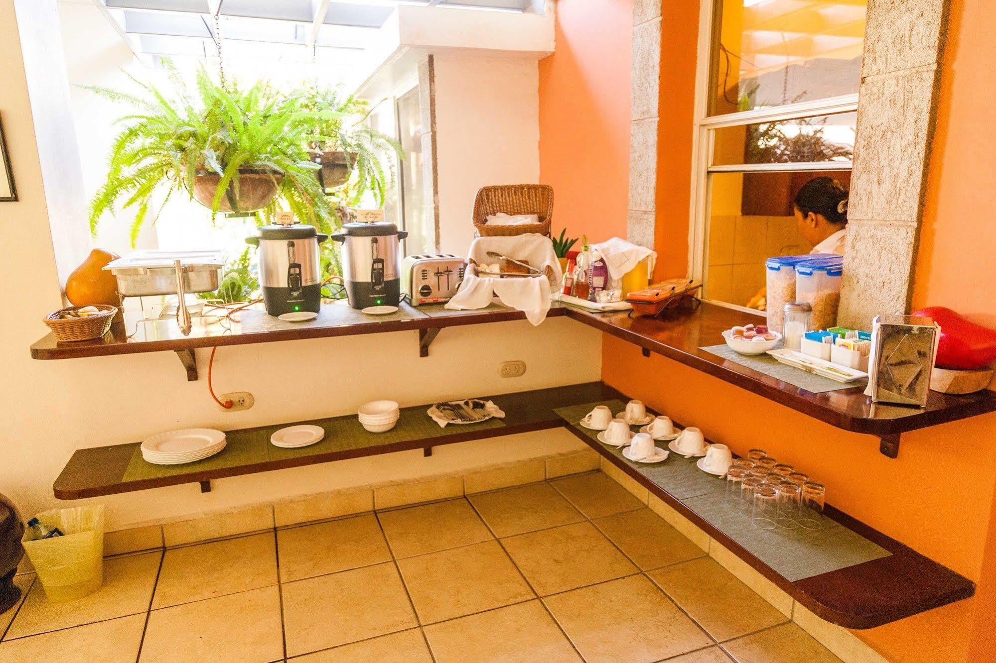 Hotel El Almendro Managua Eksteriør billede